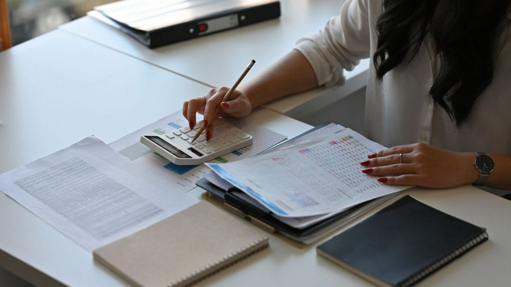 Essential Qualifications and Skills for Aspiring Secretaries